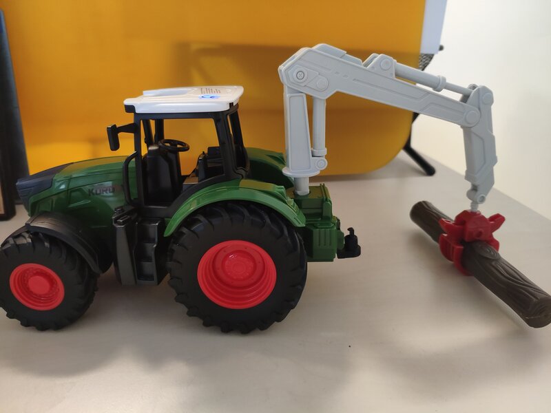 Macheta/jucarie tractor cu brat hidraulic.