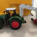 Macheta/jucarie tractor cu brat hidraulic.
